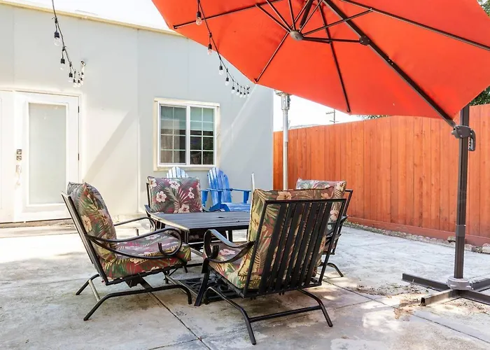 Chic Victorian Oasis - Oakland Heart